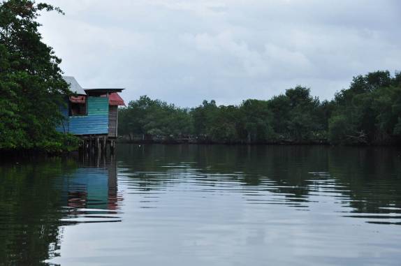 Viagem entre Almirante, na costa norte do Panamá, e o arquipélago de Bocas del Toro